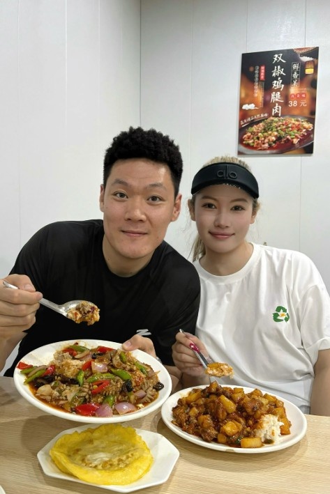 張寧妻子：今天是結婚兩年紀念日 行囊羞澀都無恨&難得夫妻是少年