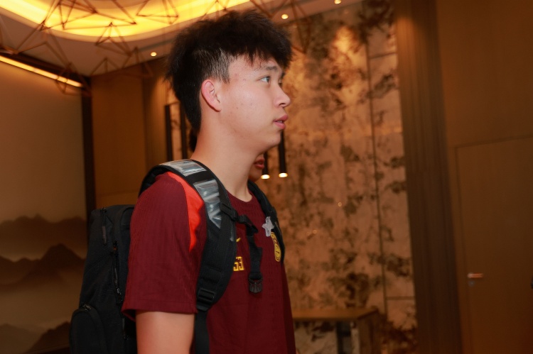 和剛才我直播時候分析的一樣印尼主攻右路，王鈺棟狀態不錯有機會