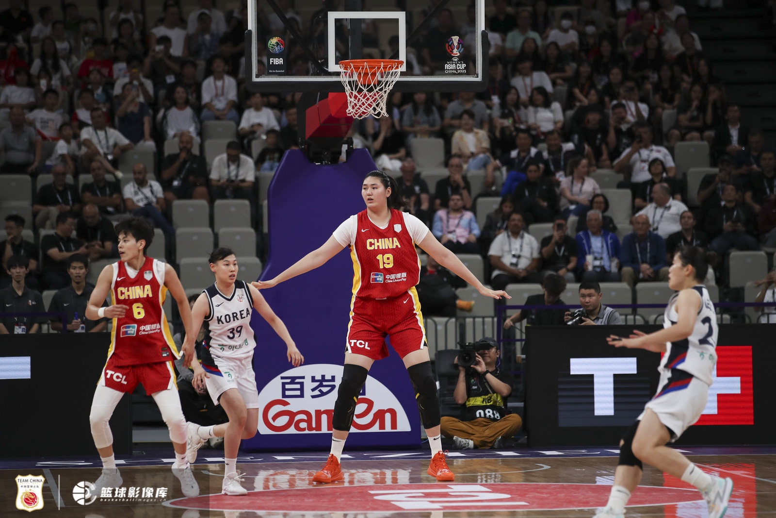 媒體人：讓雙塔打低位效率不高 韓旭更適合擋拆 內傳張子宇不太好