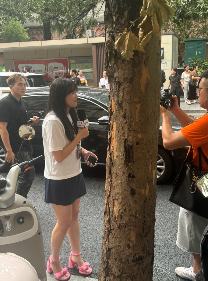 總臺記者已經來到詹姆斯中國行外灘活動現場