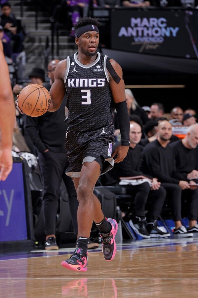 媒體人：有兩家北區CBA球隊有意前NBA球員特倫斯-戴維斯