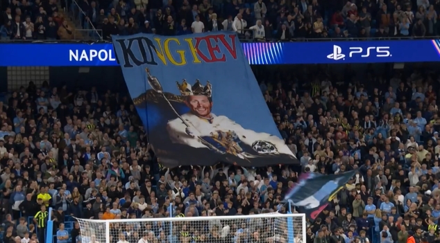 歡迎丁丁重回伊蒂哈德！球迷展示tifo：King 凱文！