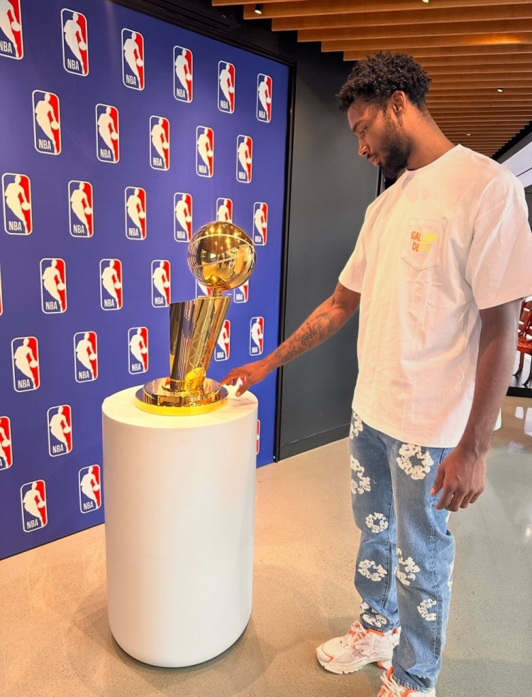 你對下賽季NBA最大膽的預(yù)測是什么？伊森母親：吾兒染指冠軍獎杯