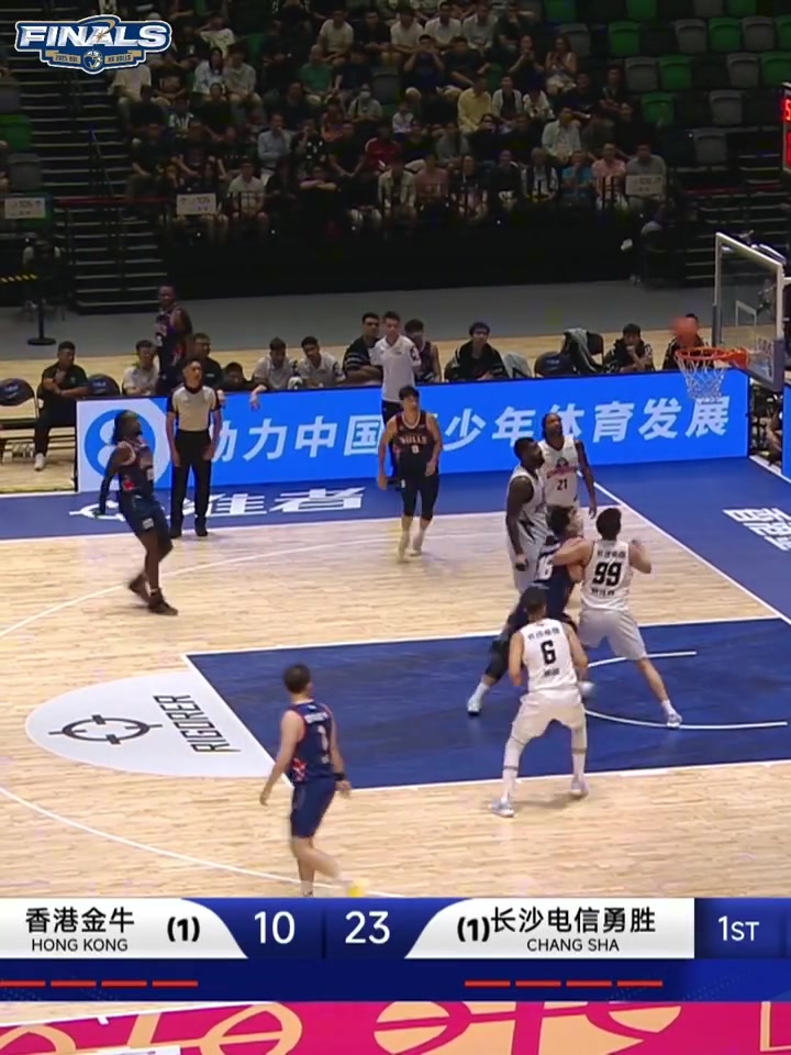 克羅斯頻頻在內(nèi)線打成 為球隊貢獻出18分6籃板5助攻的亮眼成績！