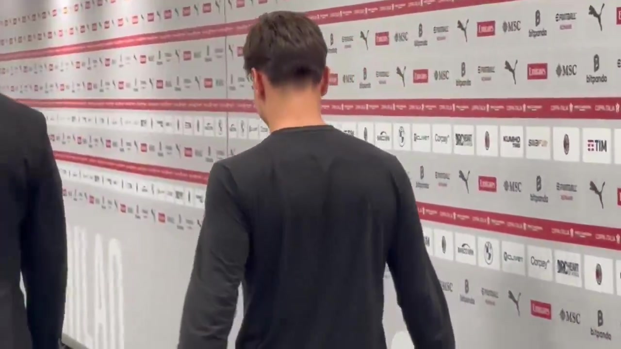 米蘭傷員亞沙里在圣西羅露面，回應記者提問：挺好的，好多了